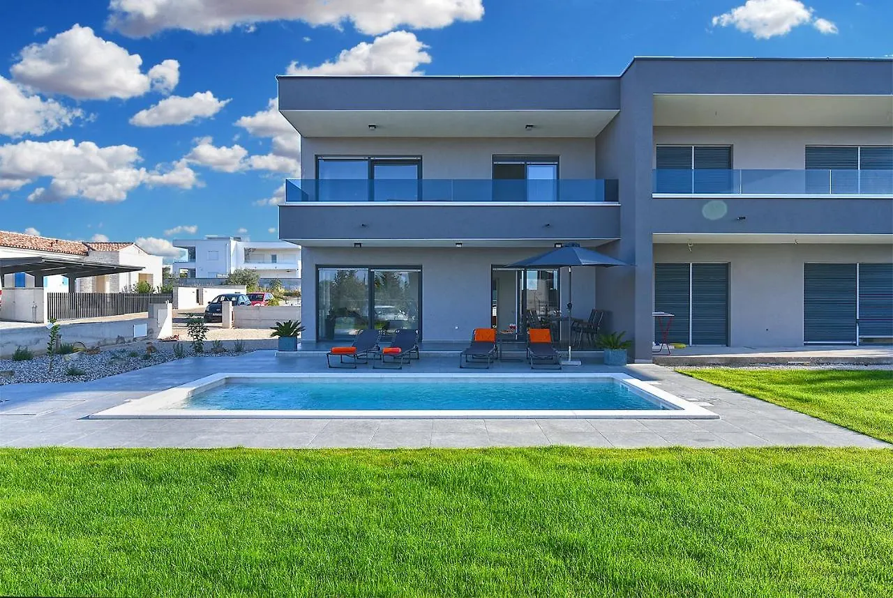 Villa Leko 2203 Перой