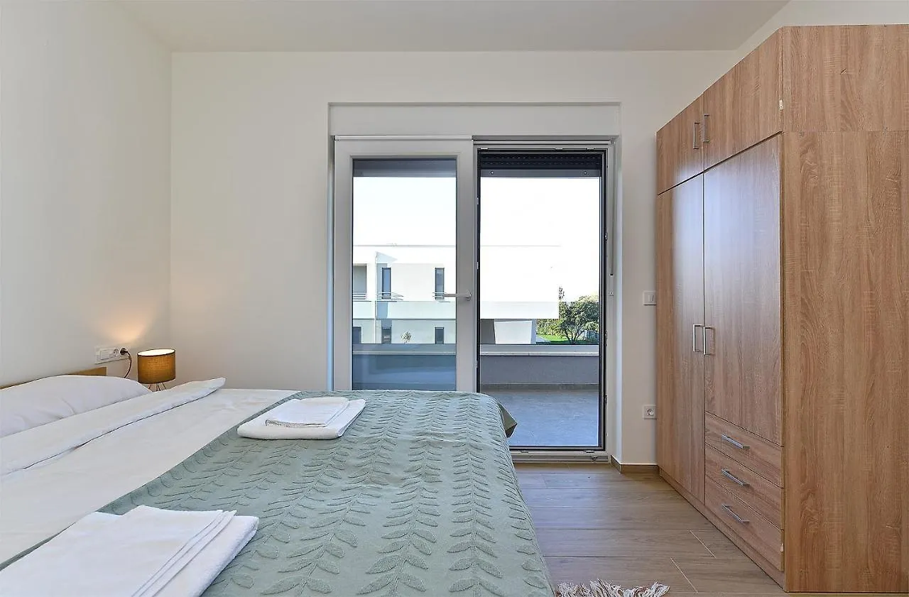 Villa Leko 2203 Перой